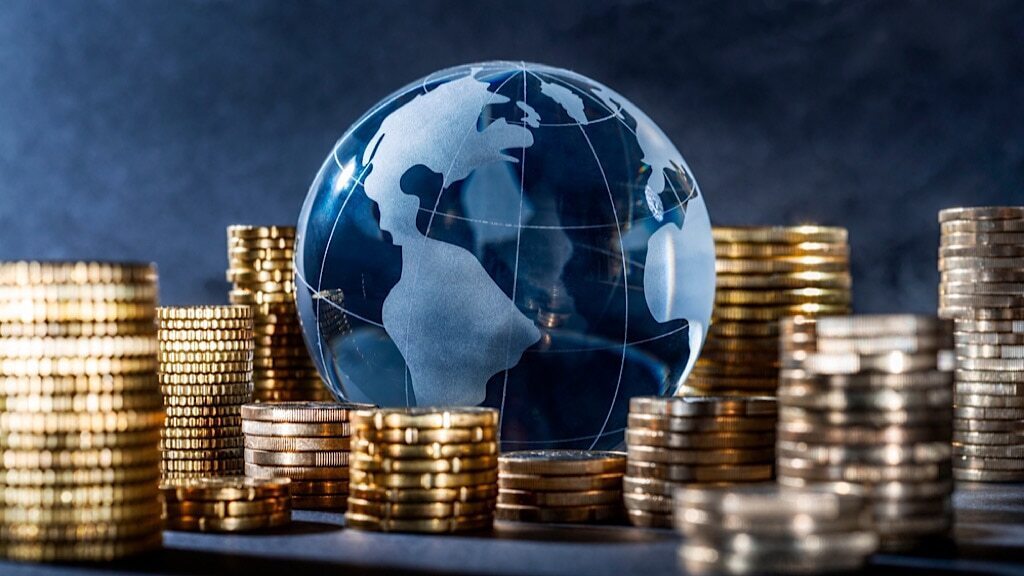 2024年の景気は鈍化！？検討したい人手不足と金利上昇の対策を解説